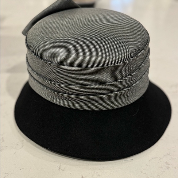 Derby / Church hat Whittall & Shon Vintage Wool Felt with Bow - Picture 4 of 5